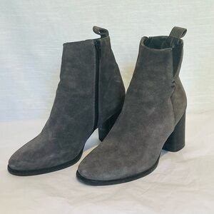 Napoleoni Made in Italy Gray Suede Side Zip Ankle Boots Classic  preppy